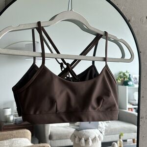 Alo airlift intrigue bra - small, hot cocoa